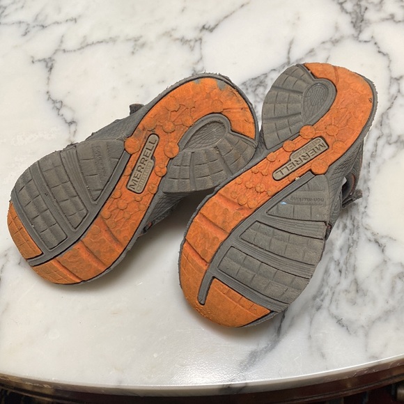 Dark gray with orange detail Toddler Merrell sandals - Picture 6 of 8